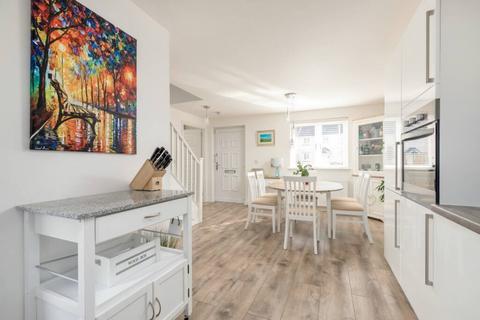 24 Pikes Pool Drive, Kirkliston, EH29 9GH