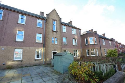 2 bedroom flat to rent, Inveresk Road, Musselburgh, East Lothian, EH21