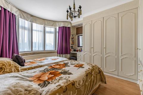 3 bedroom flat for sale - Tolworth Rise South,  Surbiton,  KT5