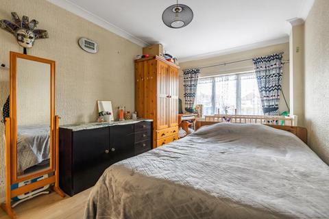 3 bedroom flat for sale - Tolworth Rise South,  Surbiton,  KT5