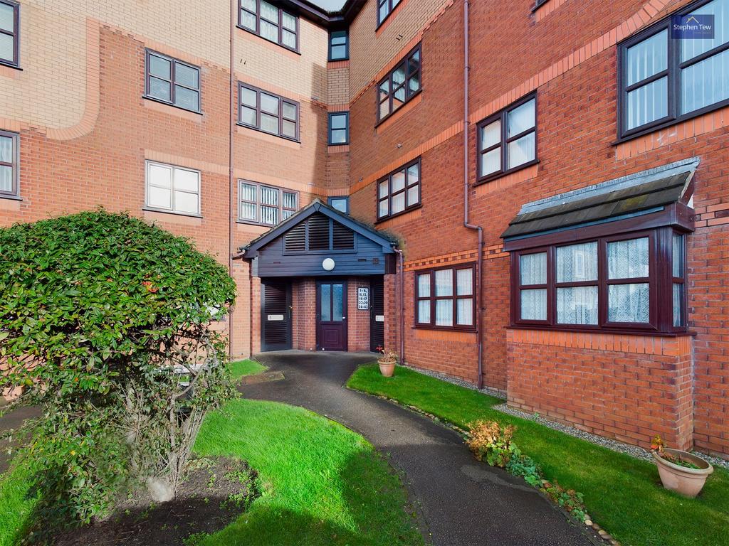 St. Annes Road, Blackpool, FY4 2 bed ground floor flat for sale £88,000