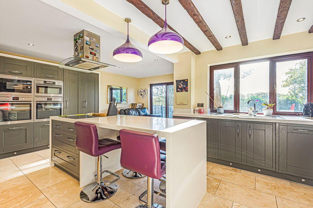 Gardens, Pamber Heath... 4 bed detached house £700,000