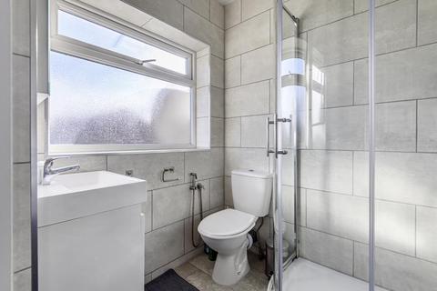 2 bedroom flat for sale - Tolworth Rise South,  Surbiton,  KT5