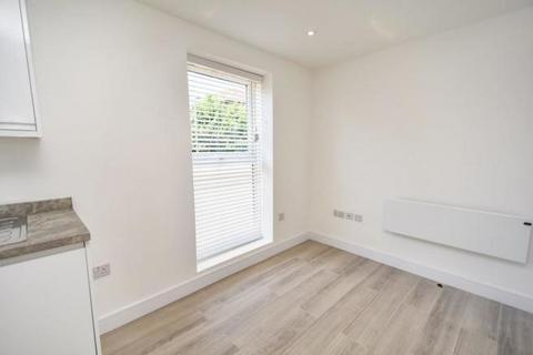 Studio to rent, Regents Park Road,  Finchley,  N3