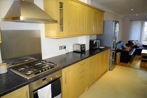 16b School Road, Ashford, TW15 2BW