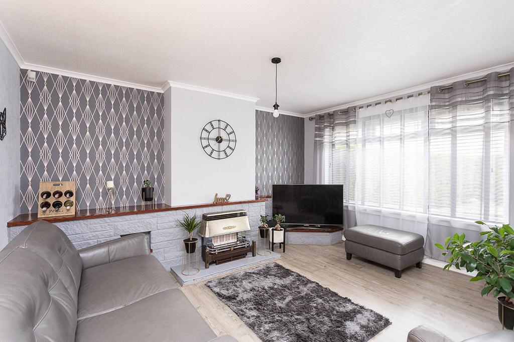 9 Tarry Dykes, Arbroath, DD11 4BJ 3 bed semidetached house £138,000