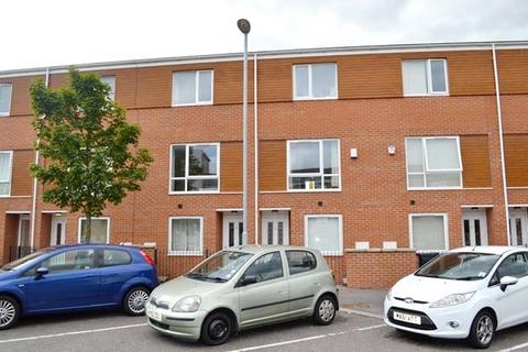 4 bedroom terraced house to rent, Markfield Avenue, Grove Village, Manchester, M13