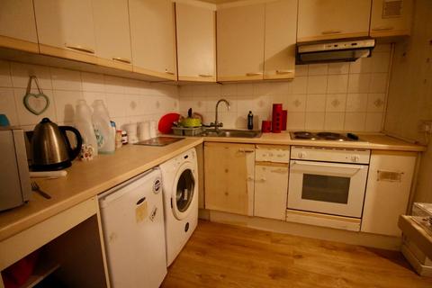 Flat 39, Gladstone House Sadler Close, Mitcham, CR4 3EJ