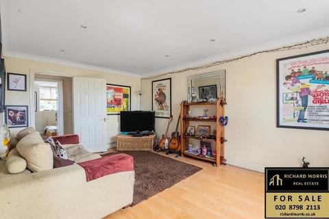 2 bedroom flat for sale - Craigmount,Radlett,WD7 7LW