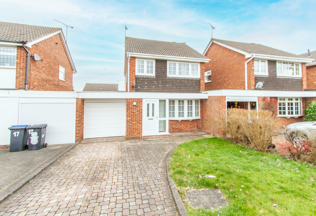 19 Laneside Drive, Hinckley, Leicestershire 3 bed detached house £270,000