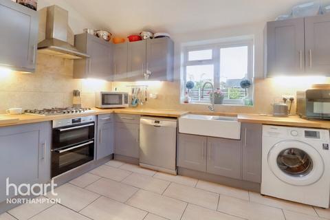 17 Barnard Close, Northampton, NN5 6LB