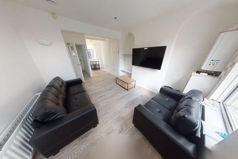 4 bedroom terraced house to rent, 4 Cromwell Street, Nottingham, NG7 4GL