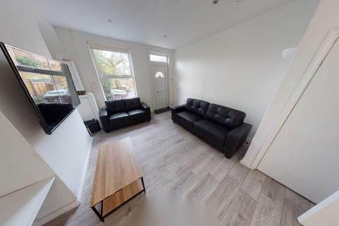 4 bedroom terraced house to rent, 4 Cromwell Street, Nottingham, NG7 4GL