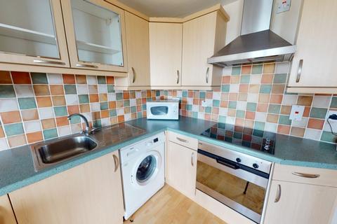 2 bedroom ground floor flat to rent, 23 Royal Victoria Court