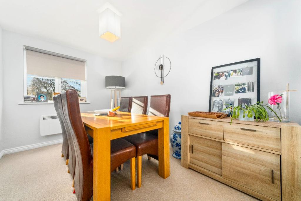 Morag Riva Court, Uddingston 2 bed flat £135,000