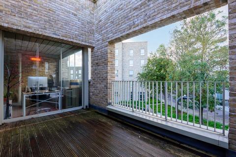 11 Davenant Way, Acton, London, W3 8DN