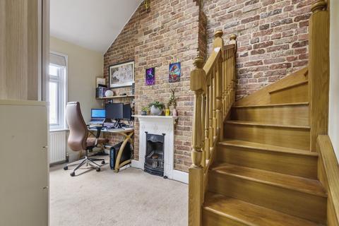17 Rupert Road, Guildford, GU2 7NE