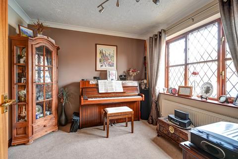 7 Poppy Close, Ditchingham, Bungay, NR35 2SG