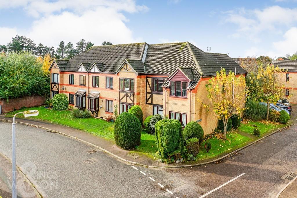 Green Court, Thorpe St. Andrew, Norwich 2 bed flat £170,000