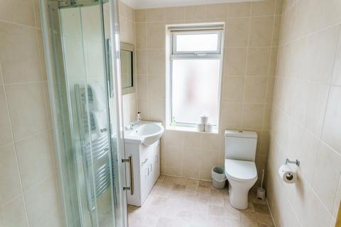 5 bedroom detached house to rent, Orcheston Road, Charminster