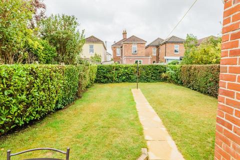 5 bedroom detached house to rent, Orcheston Road, Charminster