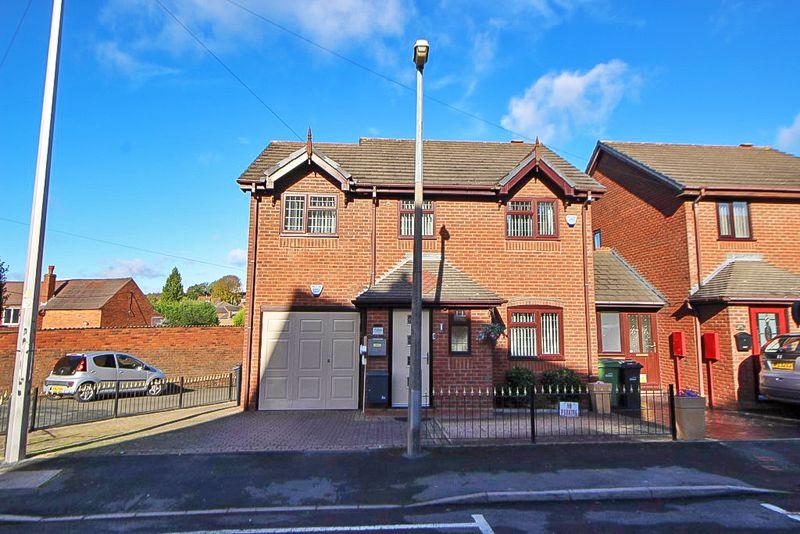 New Street, GORNAL WOOD, DY3 2UF 4 bed detached house for sale £315,000