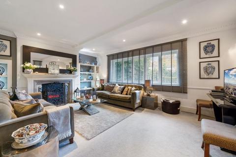 3 bedroom semi-detached house to rent, Frognal, Hampstead, London NW3