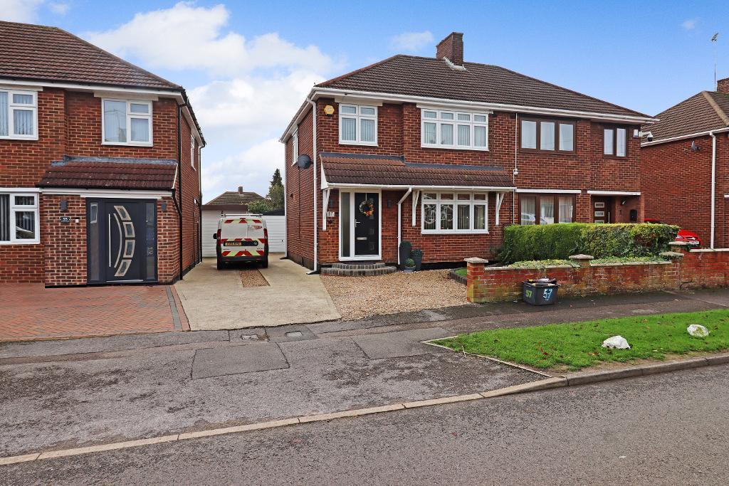 Rossfold Road, Sundon Park, Luton, Bedfordshire, LU3 3HJ 3 bed semi