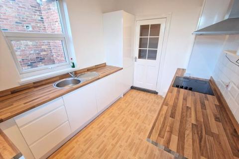 2 bedroom flat to rent, Moor Crest Terrace, North Shields