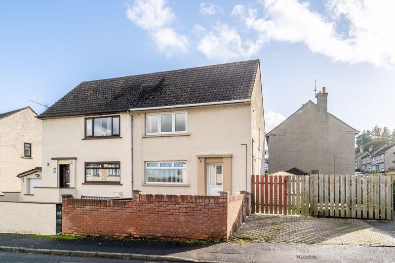 15 Glenweir Avenue, Cumnock KA18 1HT 3 bed semi-detached villa - £89,000