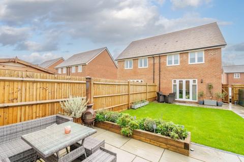 3 bedroom semi-detached house for sale - Peckham Chase, Chichester