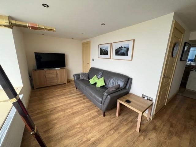 Front Sitting Room (L Shaped)