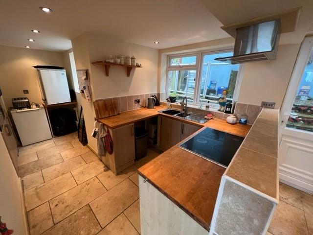 Rear L Shaped Kitchen