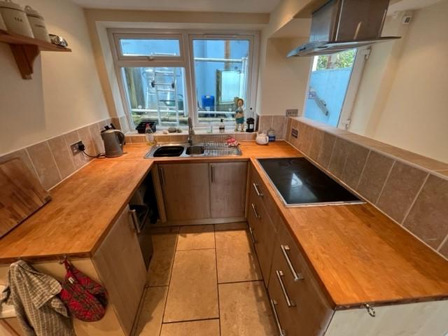 Rear L Shaped Kitchen