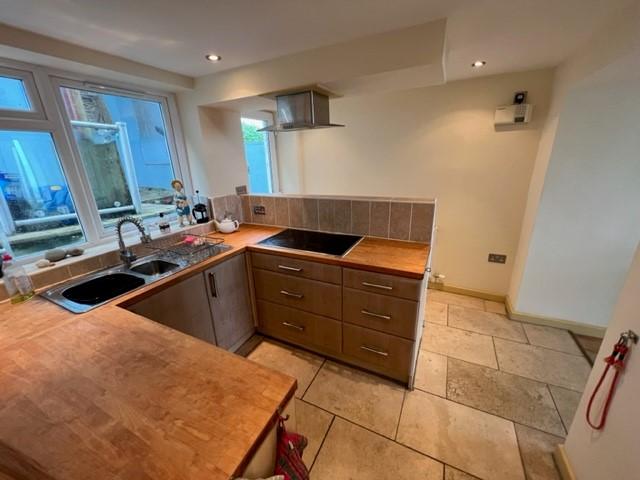 Rear L Shaped Kitchen