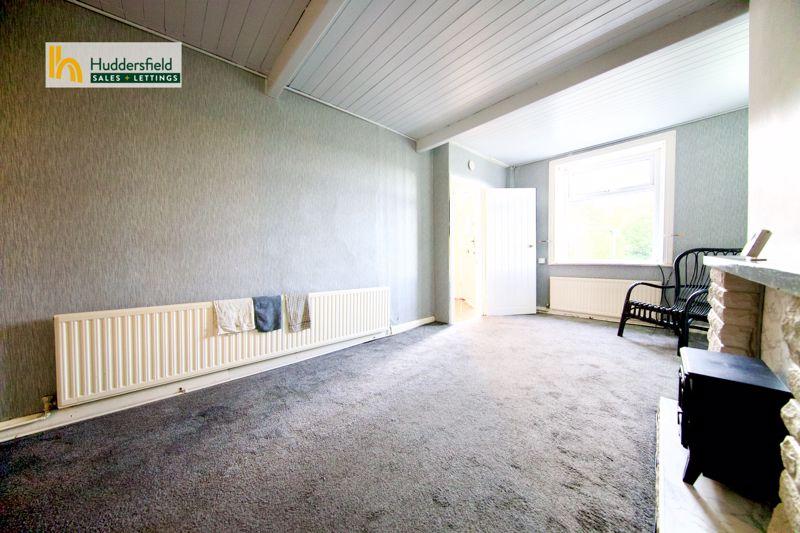 Thornhill Road, Huddersfield 2 bed terraced house £675 pcm (£156 pw)