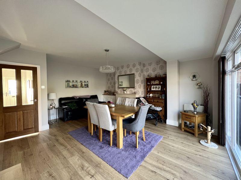 Maple Avenue, Whitley Bay 4 bed semidetached house £400,000