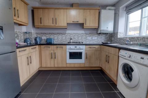 3 bedroom semi-detached house to rent, Bedford Way, Scunthorpe