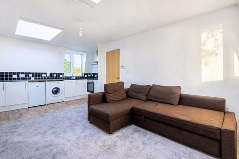 1 bedroom apartment to rent, Galsworthy Road, Kingston Upon Thames