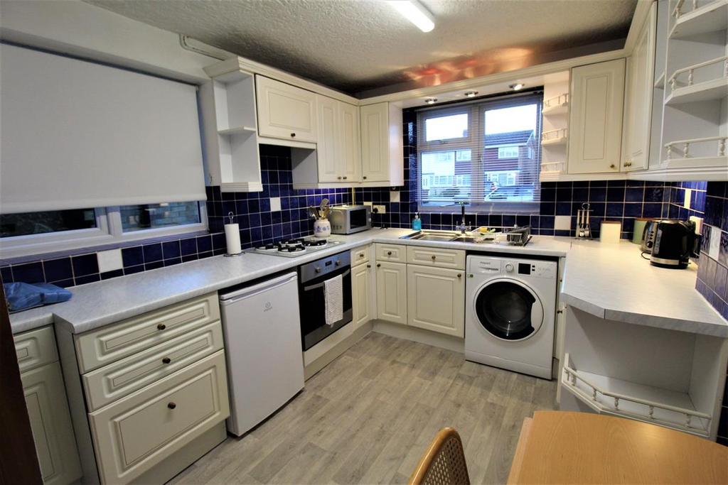 Harvey, Grays 3 bed terraced house £1,595 pcm (£368 pw)