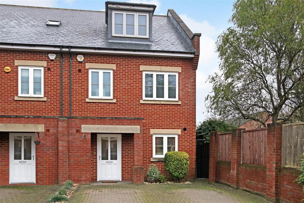 Blenheim Mews, Shenley 4 bed townhouse £699,950