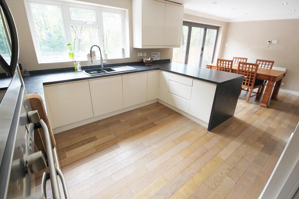Kitchen 1.JPG
