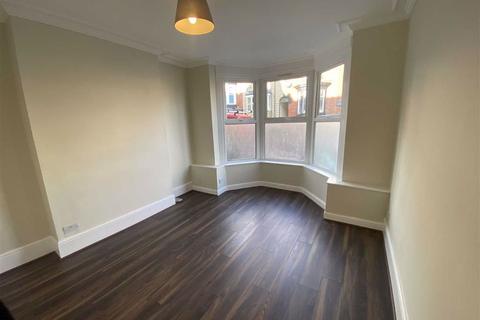 4 bedroom terraced house to rent - Hunter House Road, Sheffield, S11