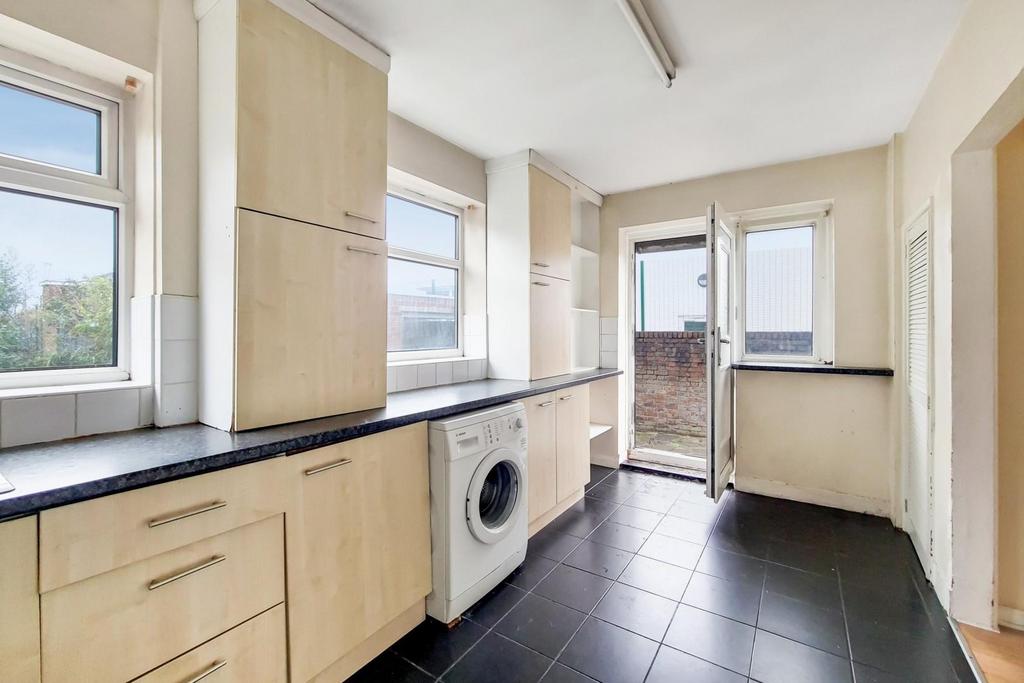 5 Kitchen-1.jpg
