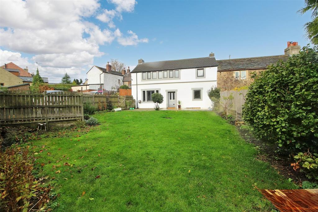 Wood Street, Skelmanthorpe, Huddersfield 3 bed detached house £995