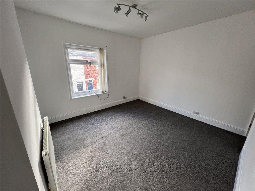 Hugh Street, Castleford, WF10 2 bed terraced house £650 pcm (£150 pw)