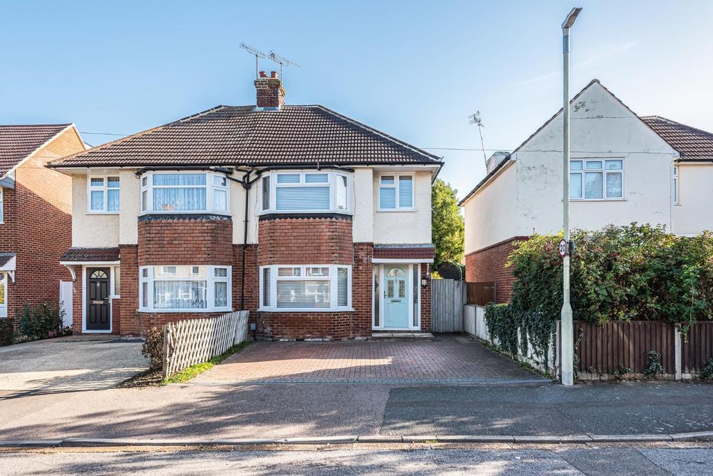 Essella Road, Ashford 3 bed semidetached house £335,000