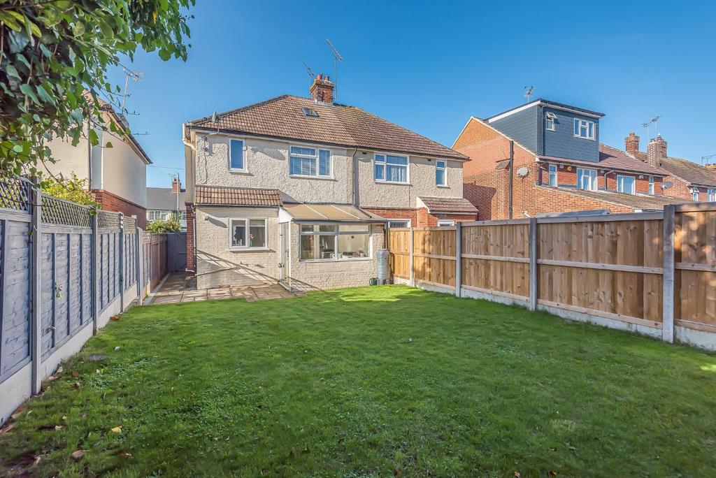 Essella Road, Ashford 3 bed semidetached house £335,000