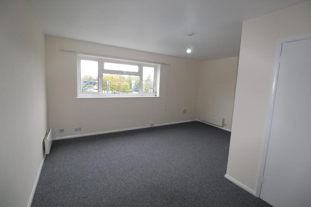 Heath Hall, Baldock, Herts, SG7 6DT 2 bed flat £950 pcm (£219 pw)