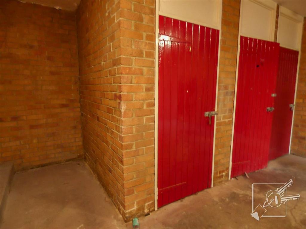 External lock up storage